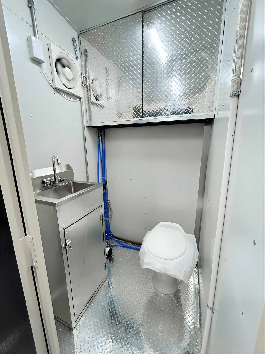 Shower Restrooms Trailer